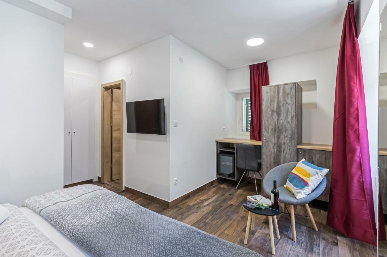 Apinelo Port Rooms 스플리트 외부 사진