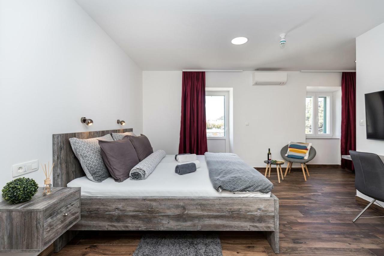 Apinelo Port Rooms 스플리트 외부 사진